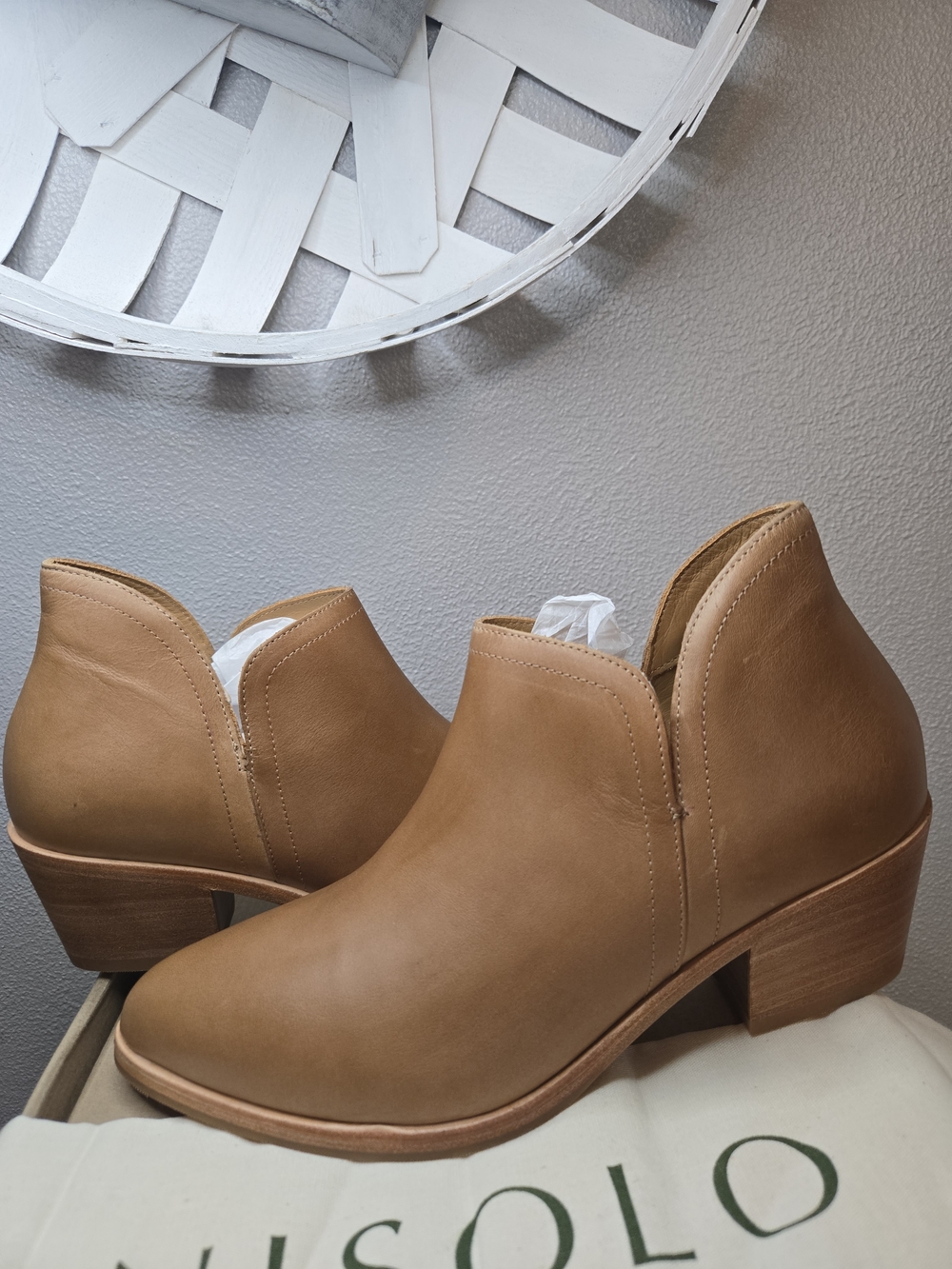 Nisolo Mia Women's Beige Leather V-Cut Low Heel Booties - Sz 9.5 Ret $200 New - Picture 4 of 14